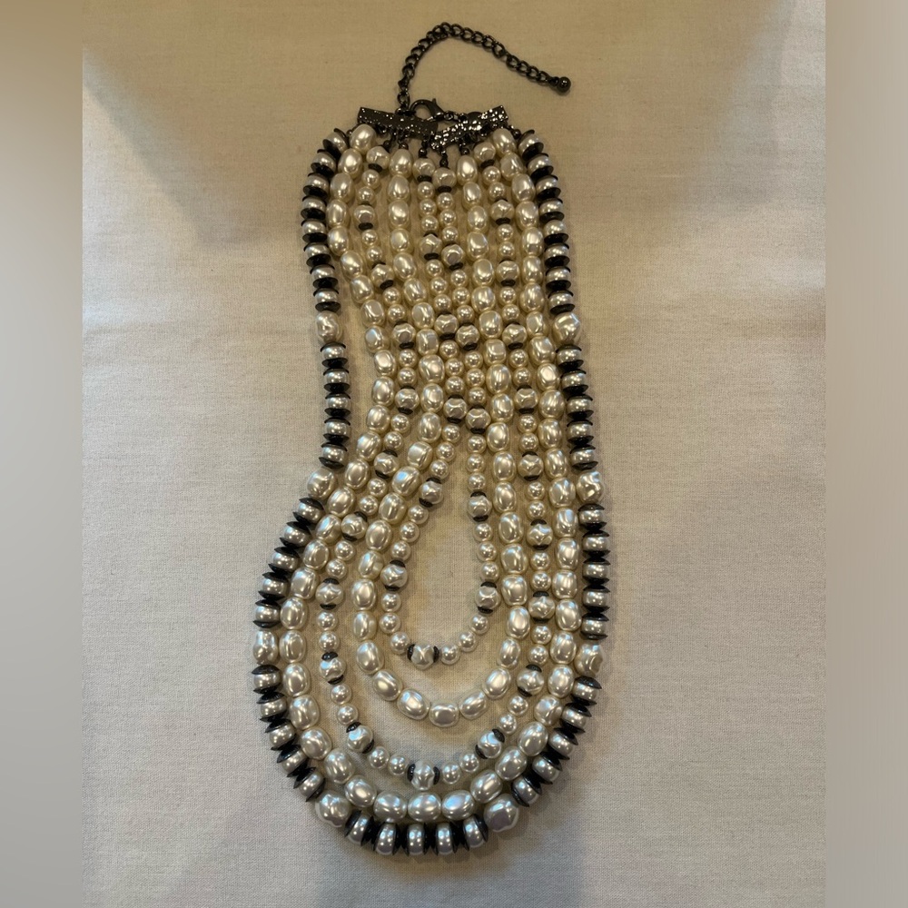 5 Strand Pearl Choker - Picture 8 of 16